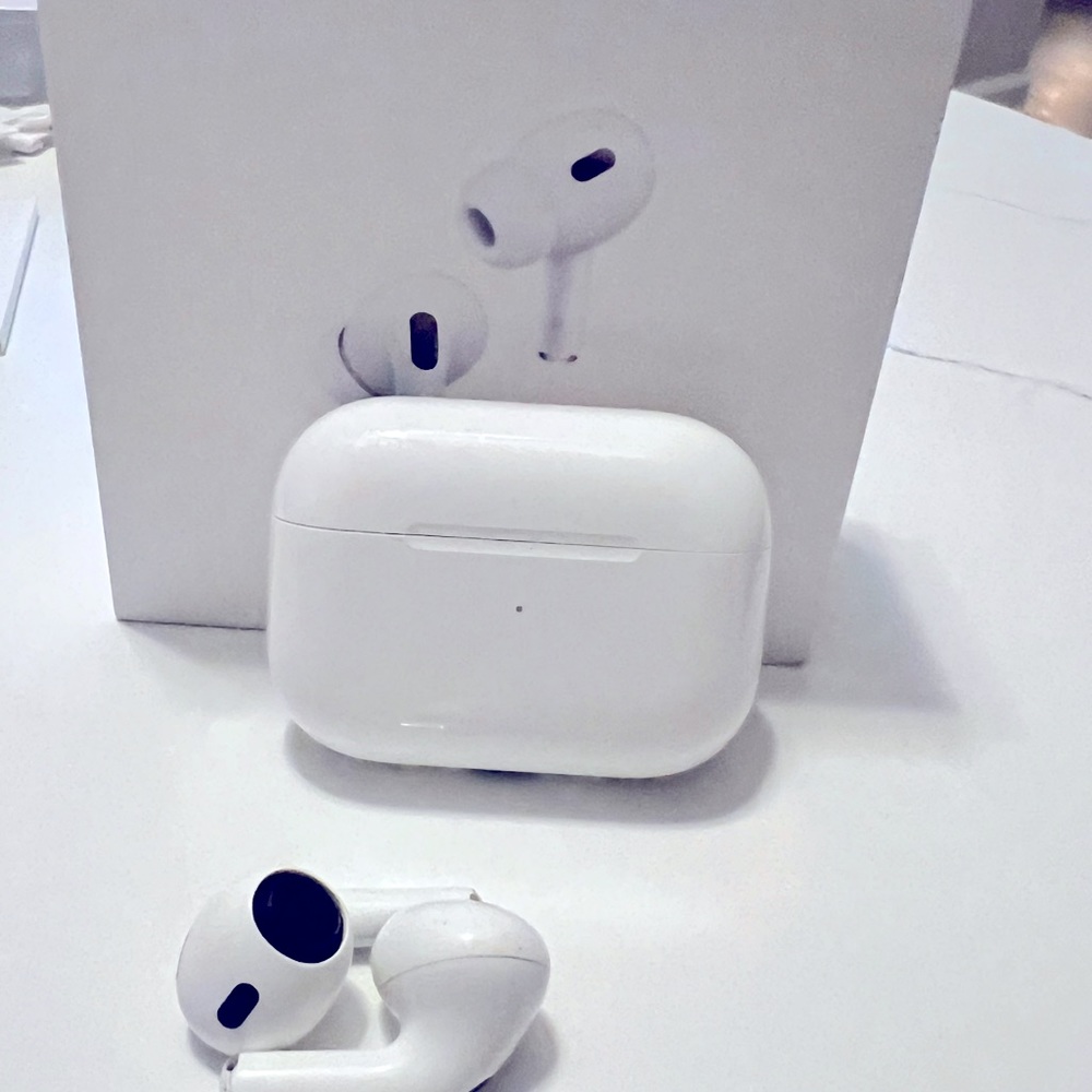 AirPods Pro (2nd Generation) - Picture 6 of 8